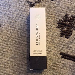 Monat Rejuveniqe Oil